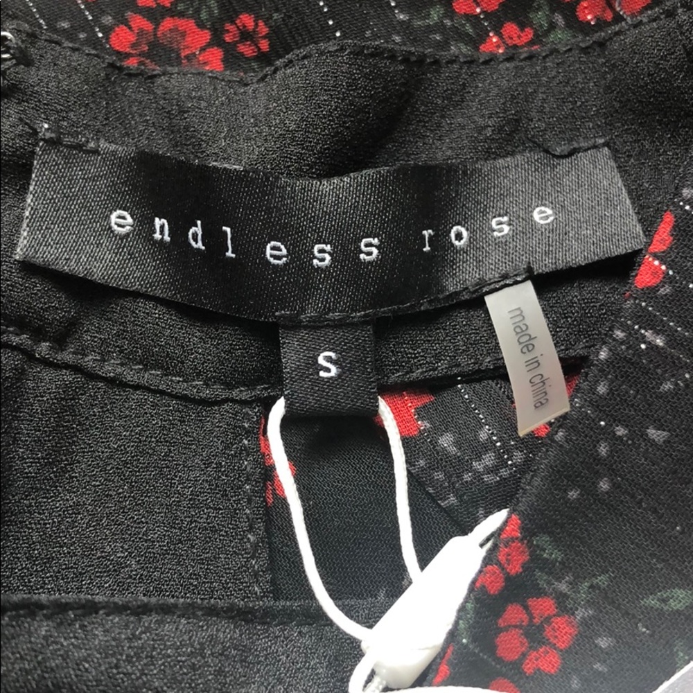 ENDLESS ROSE FLORAL CHOKER TANK TOP. - Picture 7 of 8